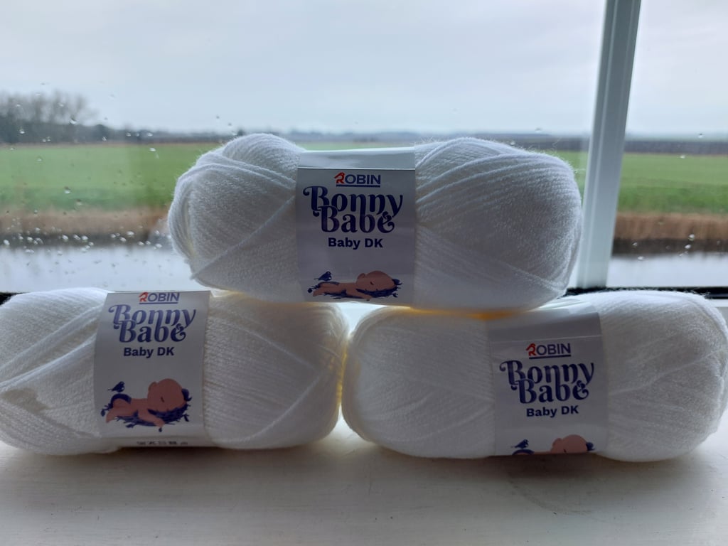 White x3 Robin Bonny Babe DK Knitting Wool Yarn 100g Balls