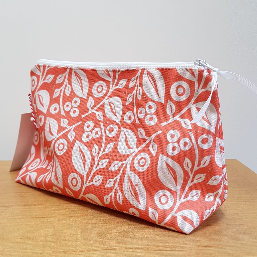 'Lucy' cosmetic bag in Coral