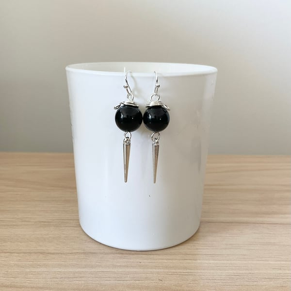Handmade glass bead earrings (black)