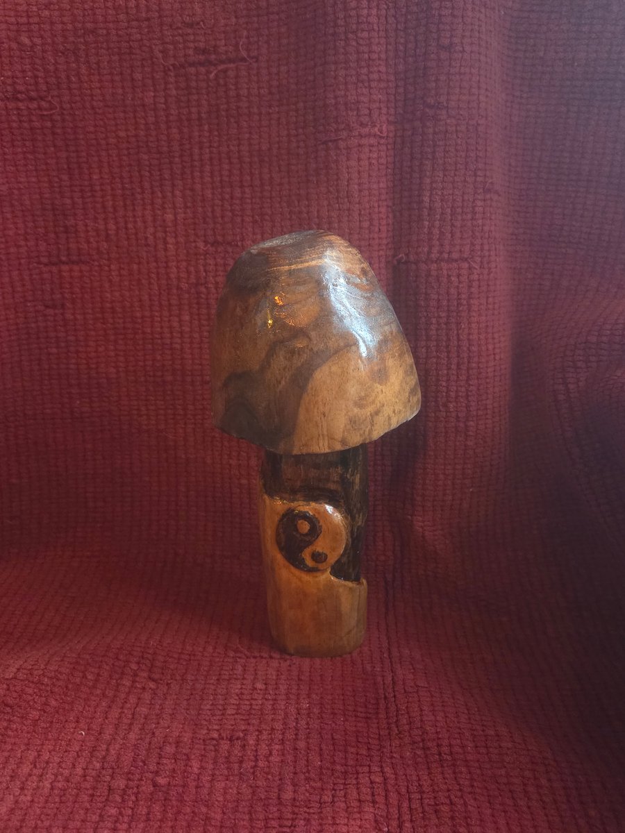 Hand-Carved Reclaimed Wood yin-yang Mushroom Sculpture (24 cm