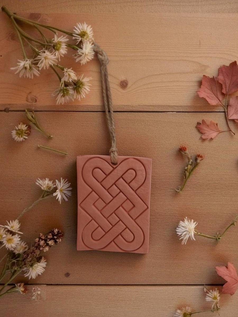 Celtic Knot Vertical Terracotta Hanging Aromatherapy Diffuser Plaque