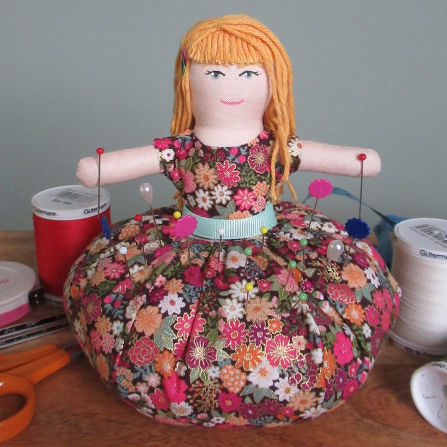 Sewing Companion Pin Cushion and Needle Case