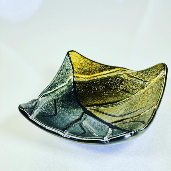 Stunning iridescent gold and silver dish - glass art