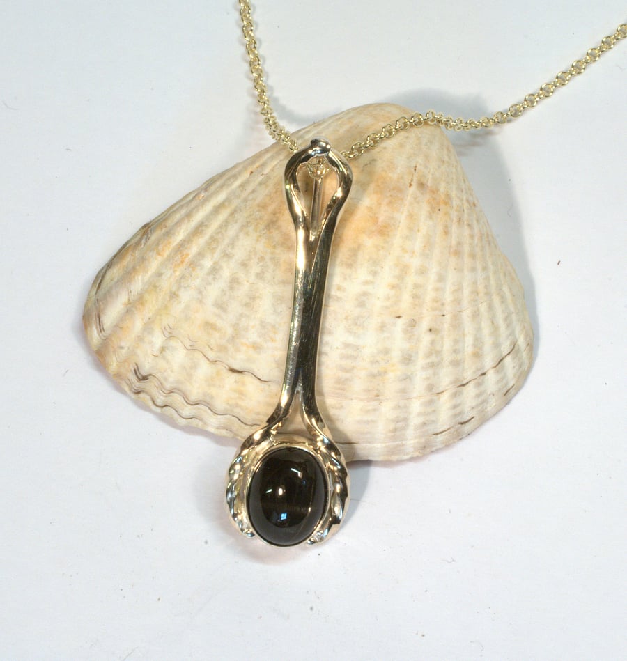 9ct and Star Diopside pendant with chain