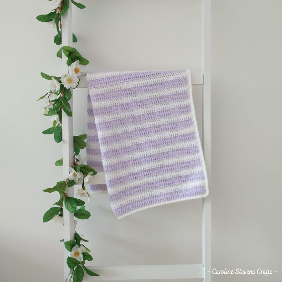 Crochet baby blanket - Purple and white