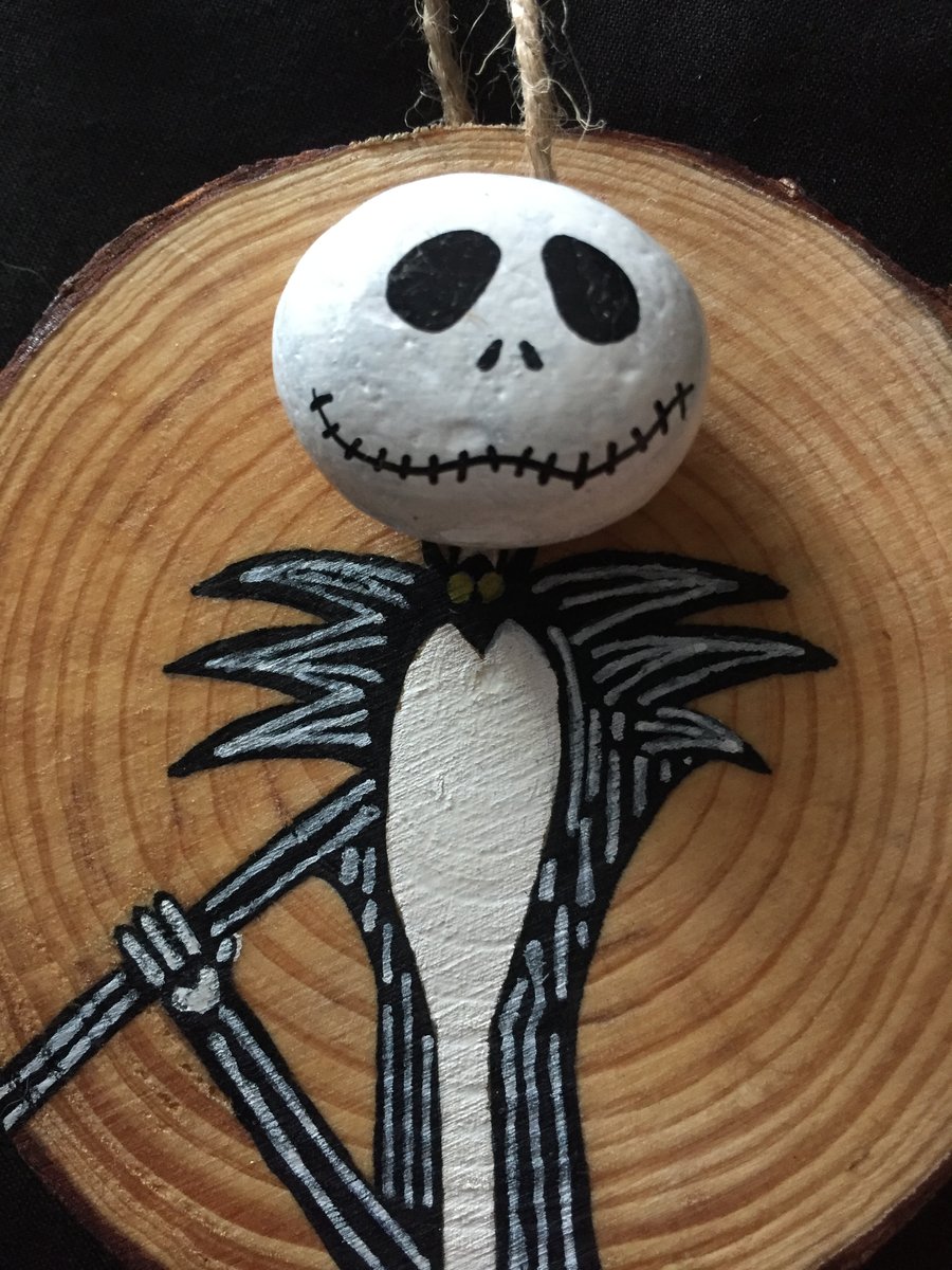 Jack skellington log slice stone art