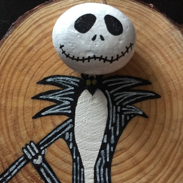 Jack skellington log slice stone art