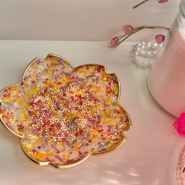 Sparkly Sprinkles Glittery 10cm Resin Flower shaped Trinket Tray Bowl Dish
