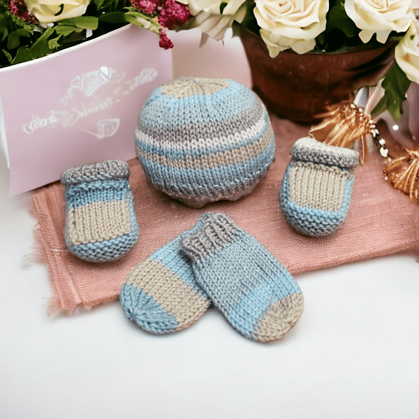 Hand knitted 3 piece newborn baby gift set booties mittens and hat