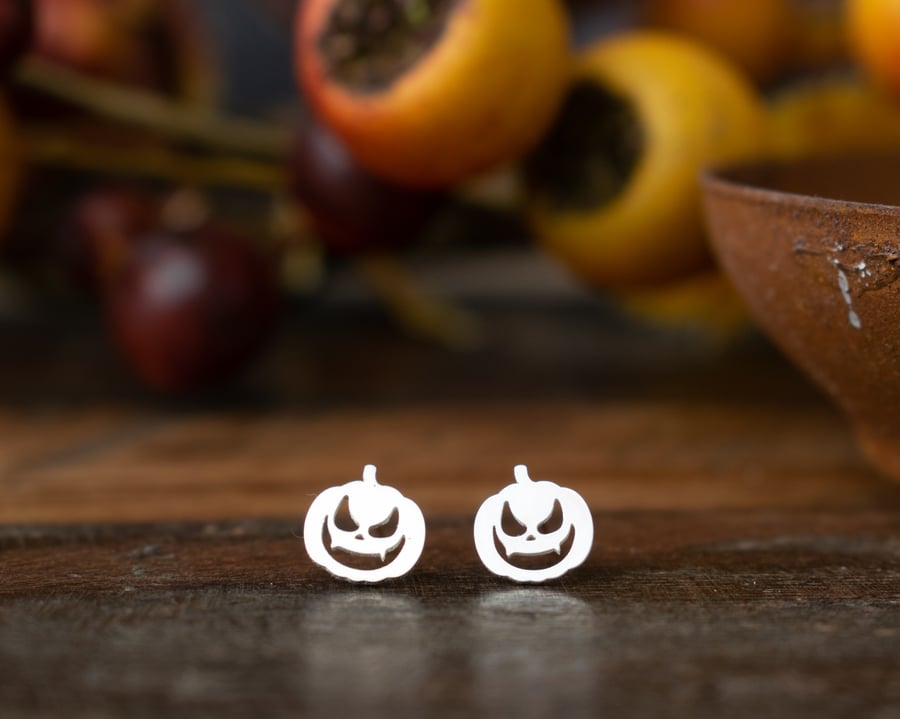 Scary Pumpkin Stud Earrings 