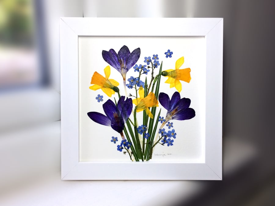 Spring Garden Bloom, Pressed Flower Art, 18.5cm, Botanical wall art,