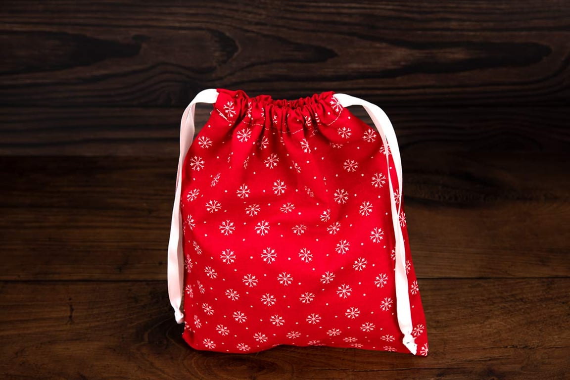 Handmade Christmas Gift Bag White Snowflakes Design, Eco-Friendly-FGB14