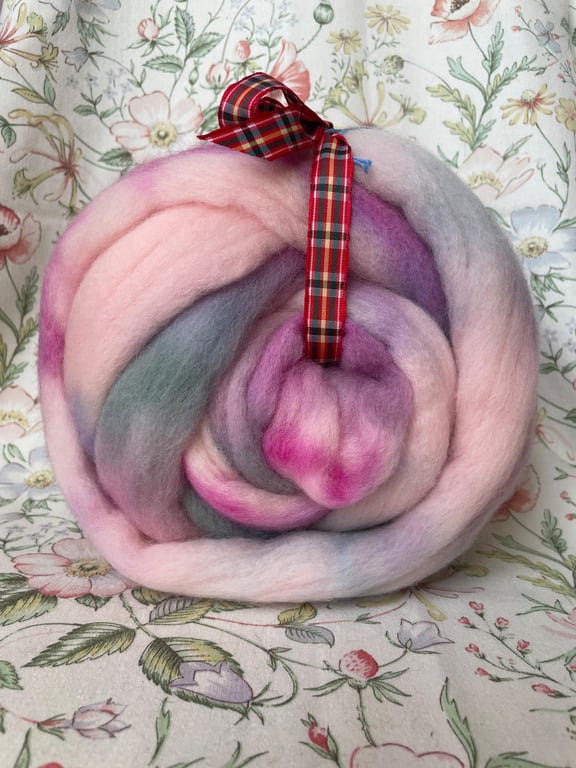 Dyed wool tops roving for spinning - 100g