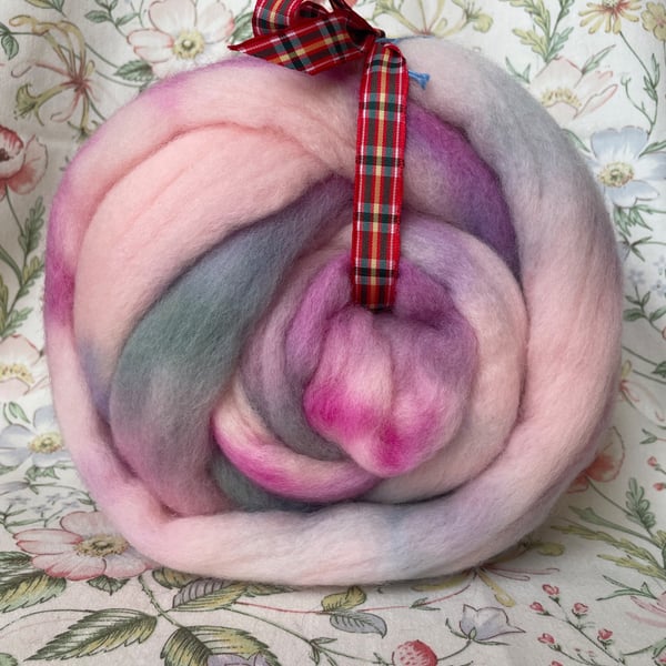 Dyed wool tops roving for spinning - 100g