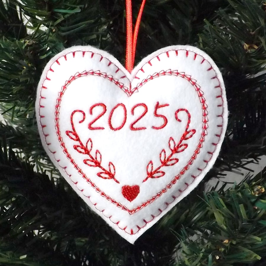 Christmas decoration, embroidered heart 2025, hanging decoration
