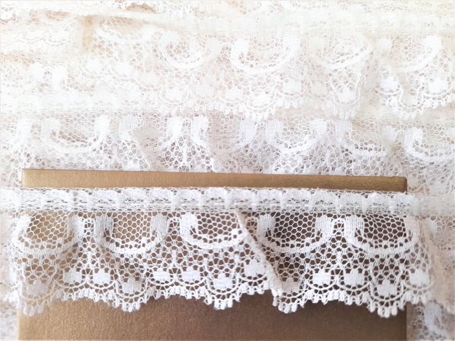 Cream off-white gathered lace ribbon trim braid, 5.5 metres