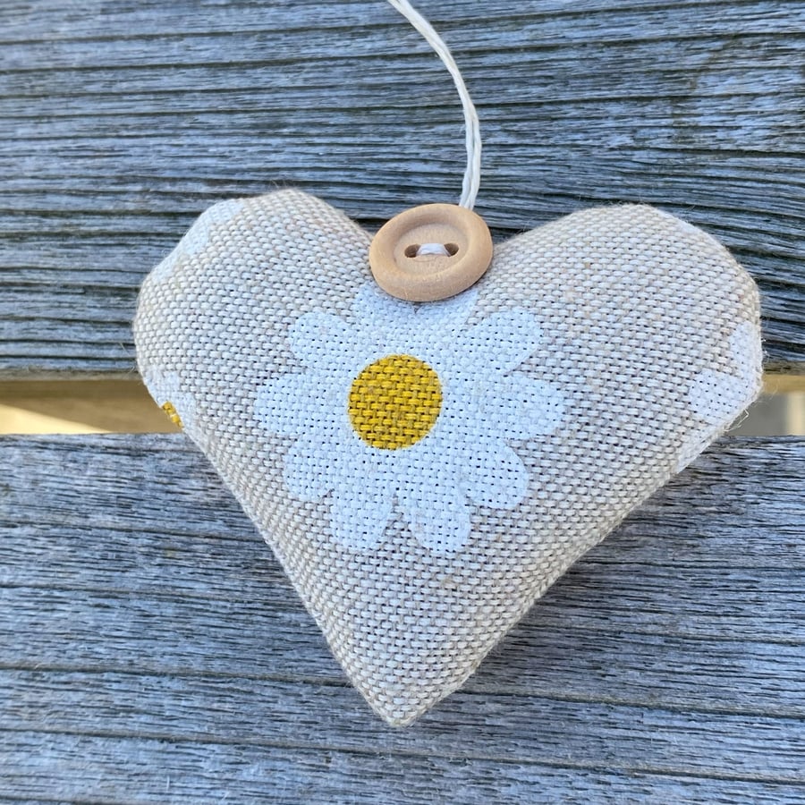 LAVENDER HEART - daisies, yellow and white