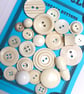 24 Vintage Cream Buttons - Image 2