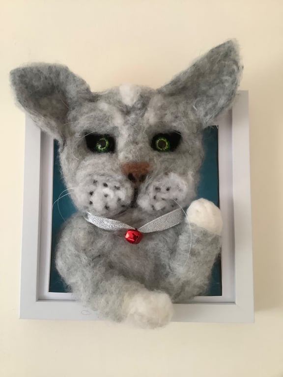 Needle felted kitty in frame