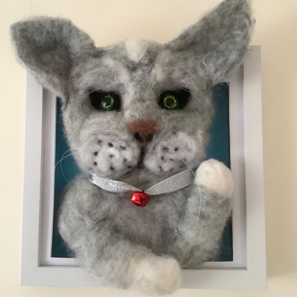 Needle felted kitty in frame