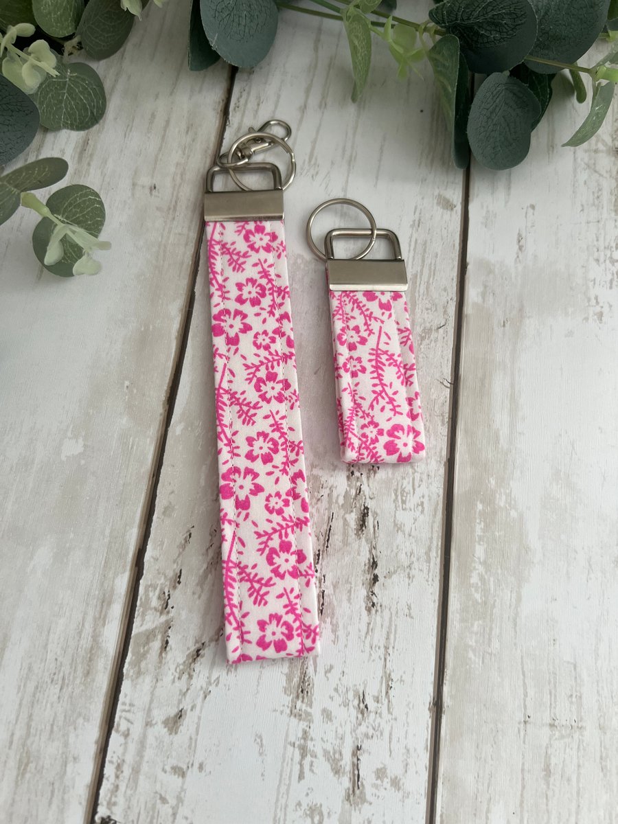 Key Fob Wristlet Set in Pink & White Floral Fabric, Bag Strap, Key Ring