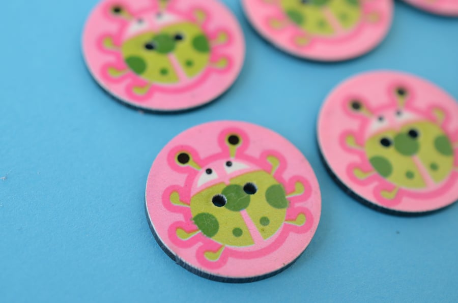 Ladybird Buttons Pink Green Plastic 6pk 25mm (P4)