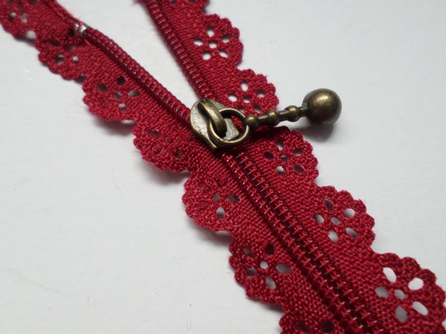 1 x Nylon Lace Zip - Metal Findings - Flower - 15cm - Deep Red 