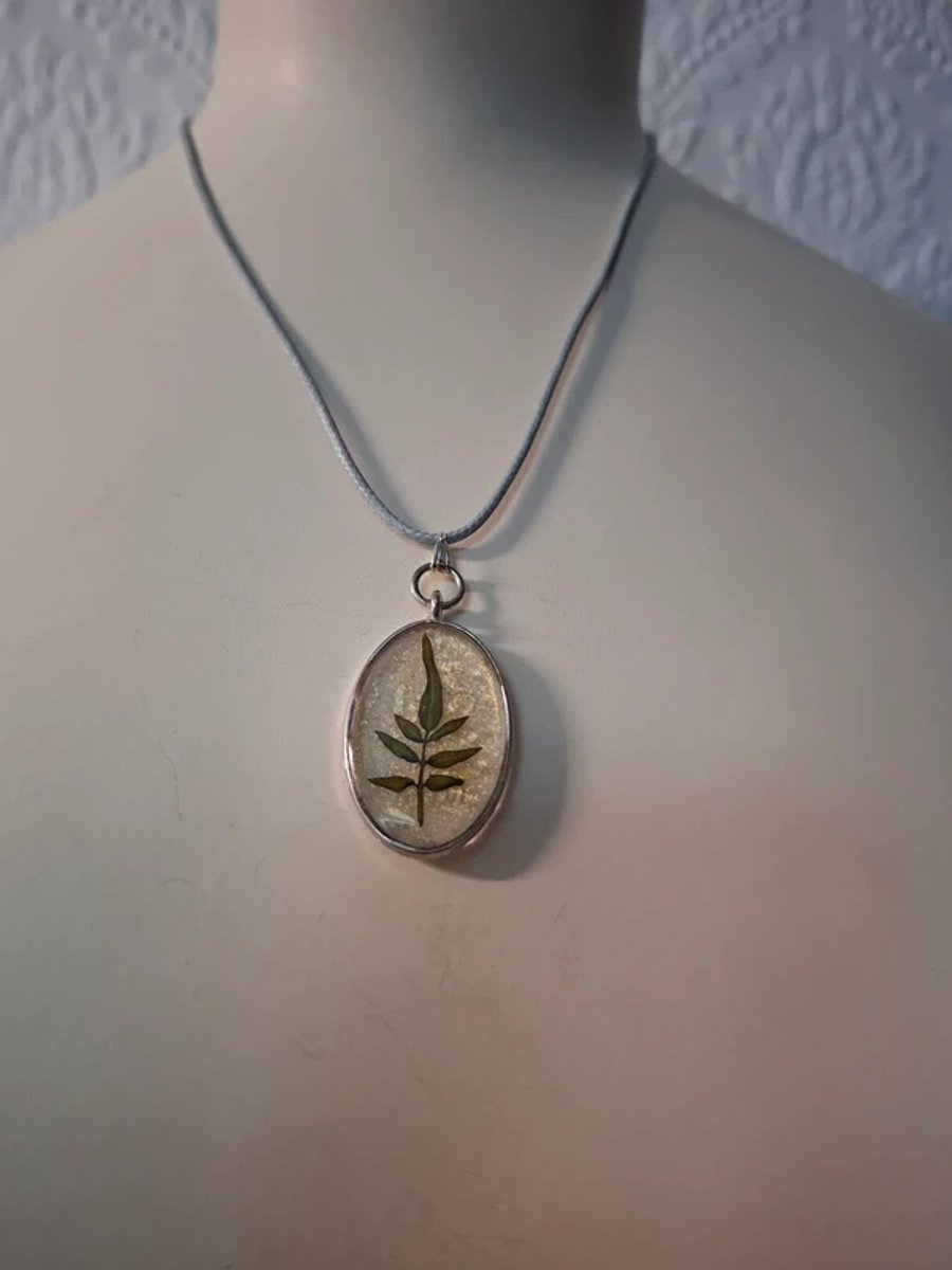 Real Leaf Style Hand Made Resin Crafted Pendant 