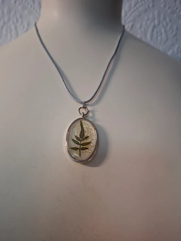 Real Leaf Style Hand Made Resin Crafted Pendant 