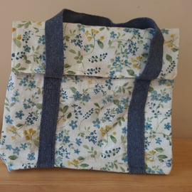 Floral pattern fabric handbag