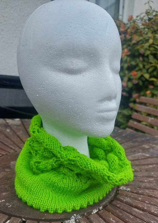 Green patterned cowl, feminine, gift for her