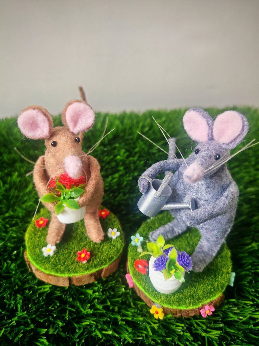 Gardener Mouse -handmade felt mouse