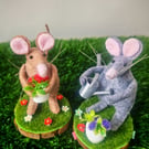 Gardener Mouse -handsewn felt mouse