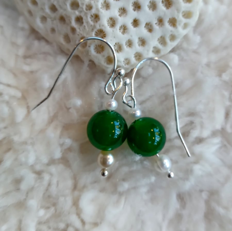 Genuine smooth EMERALD orb and Freshwater pearl beads silvertone EARRINGS