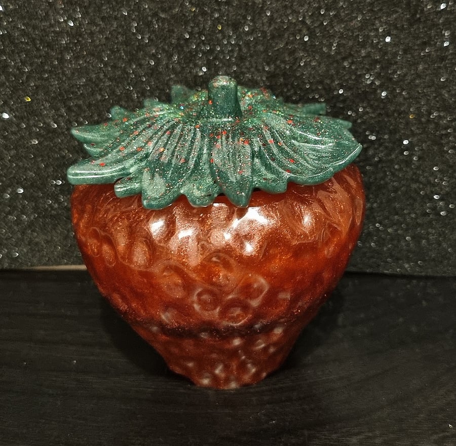 Resin pot decorative dish - Strawberry shape pot