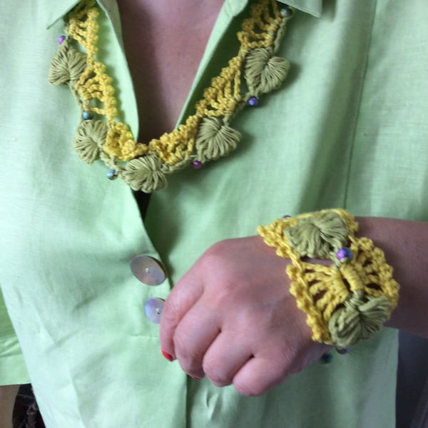 Crochet necklace & bracelet set