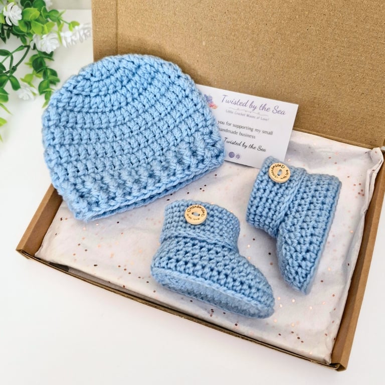 Crochet Baby Hat & Booties Gift Set – Newborn to 6 Months