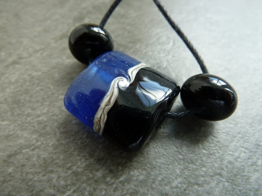 lampwork glass beads, black and blue focal