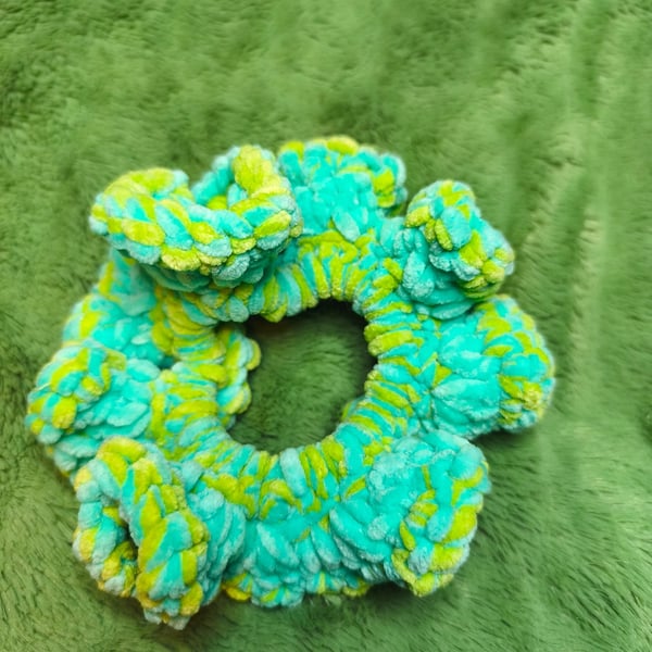 Spearmint & Avocado Large Yarn Mix Scrunchies Hair Ties