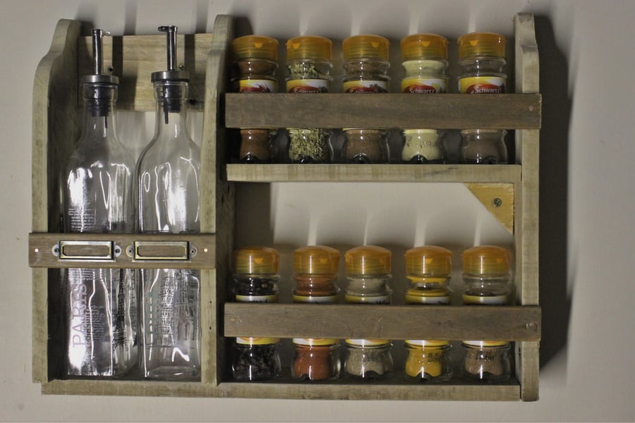 Spice & herb rack with 2 drizzle bottles