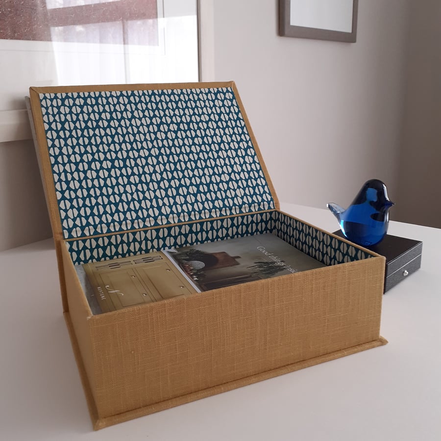 Keepsake box, fabric covered with magnetic  closure