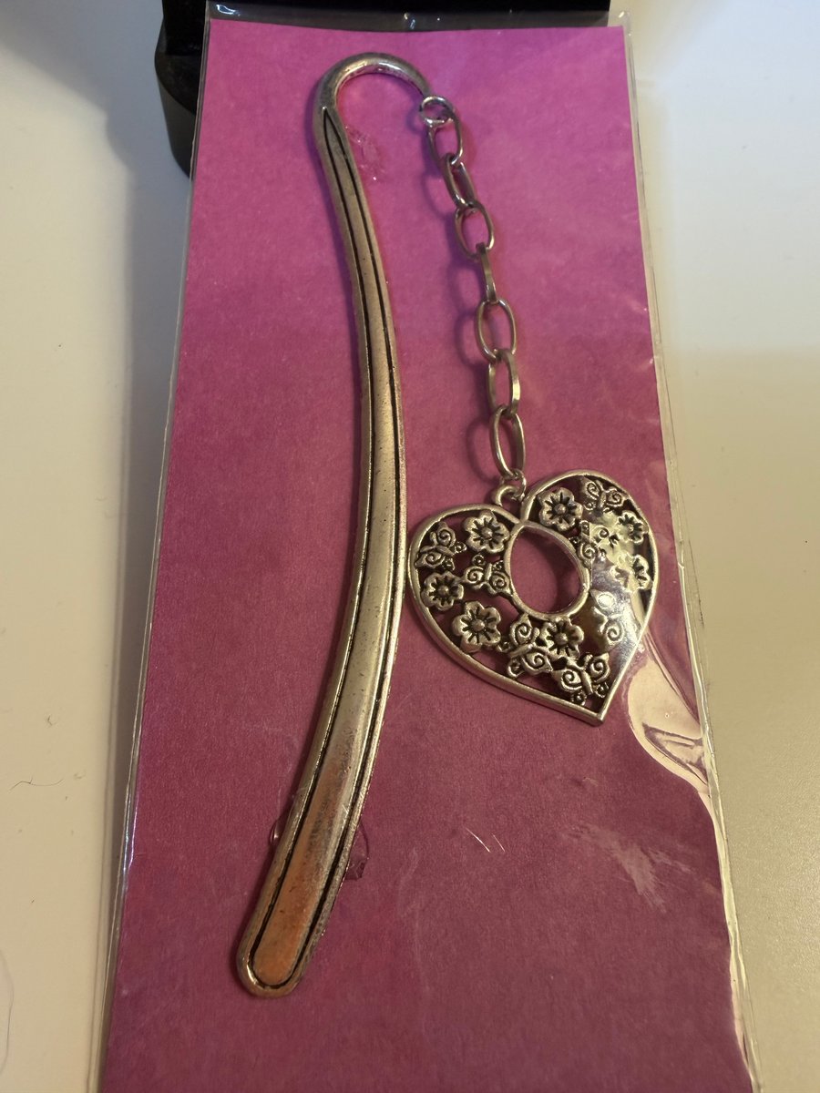Metal carved hook bookmark