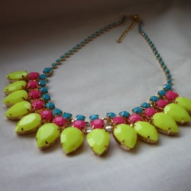 YELLOW, FUCHSIA, TURQUOISE AND GOLD - BIB STYLE NECKLACE.  1028