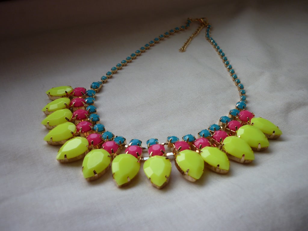 YELLOW, FUCHSIA, TURQUOISE AND GOLD - BIB STYLE NECKLACE.  1028