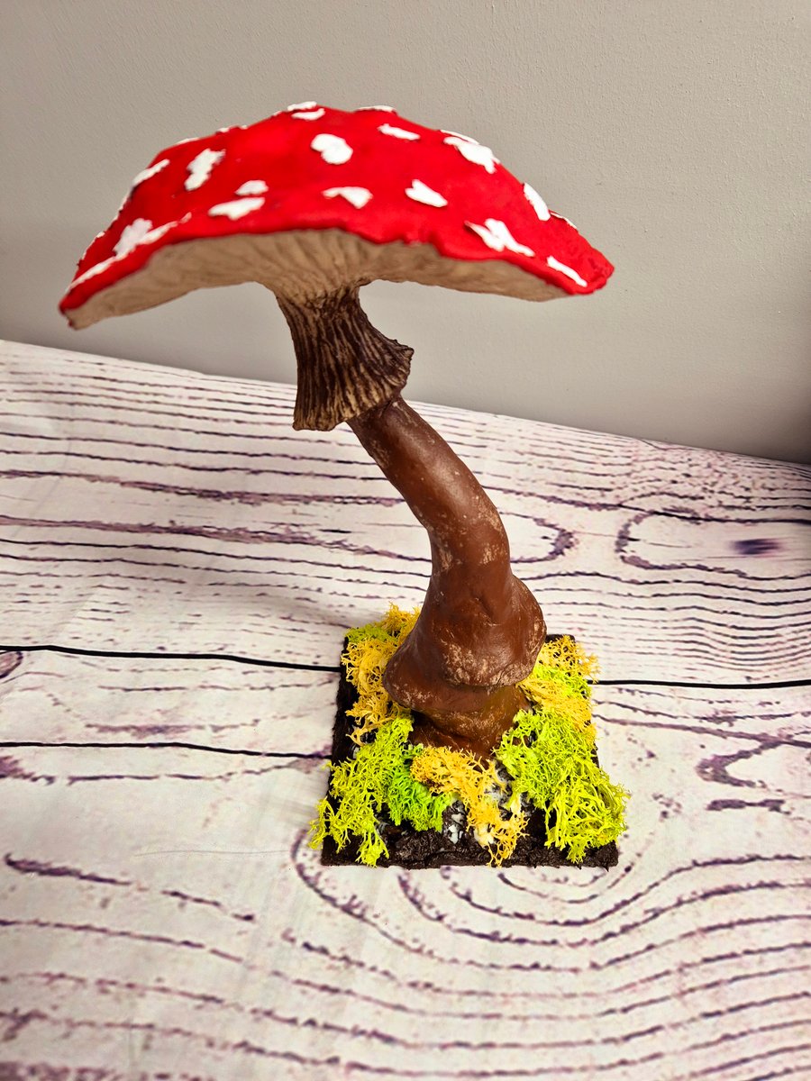 "The Toadstool of Tales” – Fantasy Mushroom Sculpture