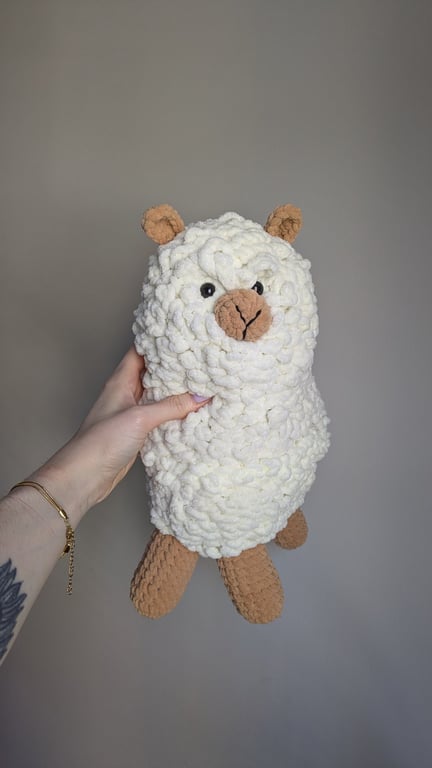 Chunky Crochet Alpaca Stuffed Animal – Handcrafted Cream Amigurumi Plushie