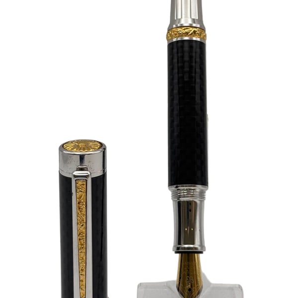 Bounty Fountain Pen - Carbon Fibre