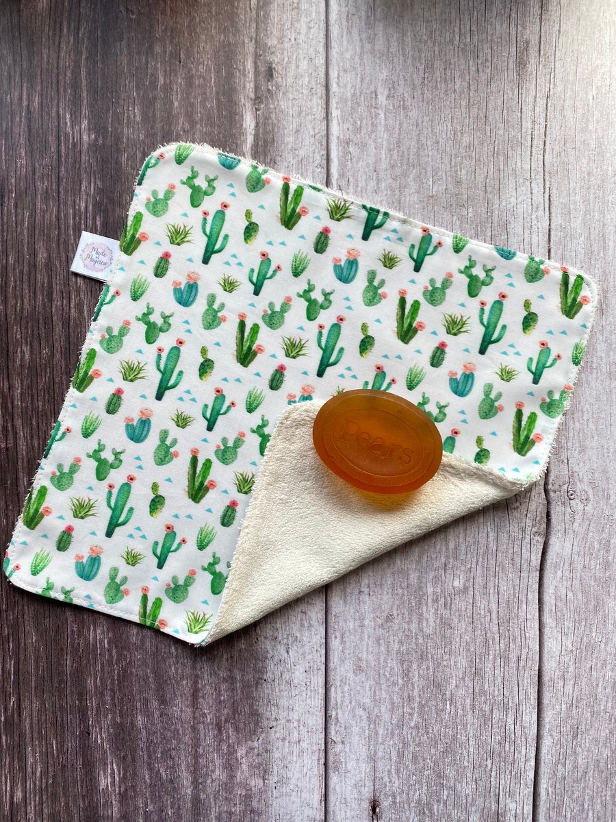 Organic Bamboo Cotton Wash Face Wipe Cloth Flannel White Green Cacti Cactus