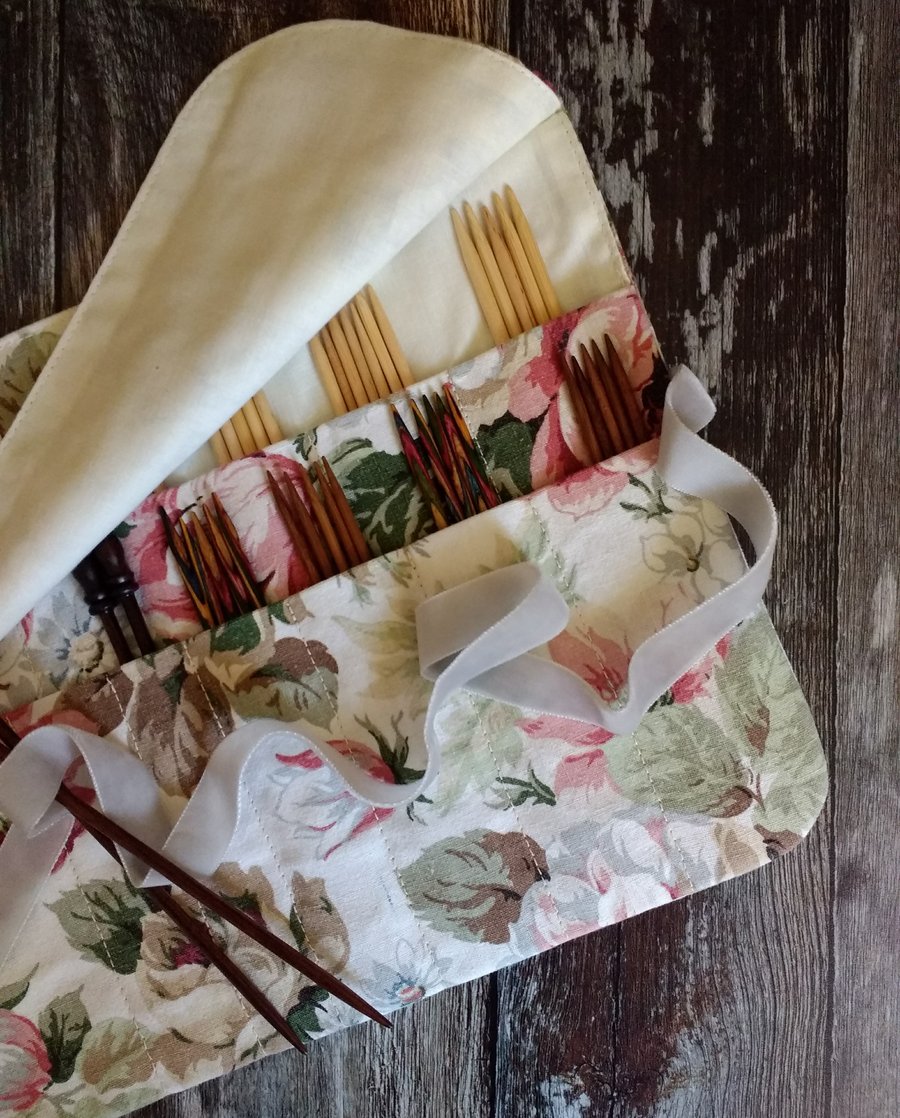 The "Gail" knitting needle roll suitable for dpns