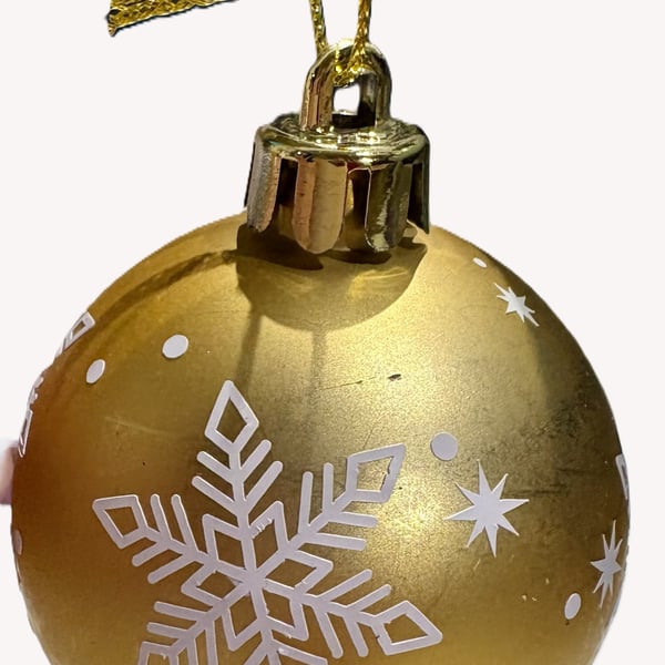 Upcycled Gold Christmas Bauble Set (4) – Hand-Decorated Snowflake Ornaments 